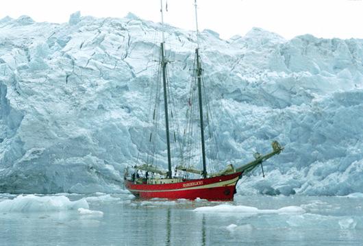cape-farewell-ship-in-icy-water.jpg