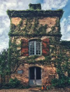The exterior of Relais de Camont
