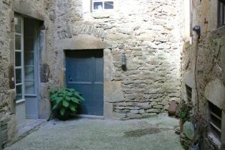  ZM/X residency, France
